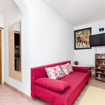 לופאר Apartments Albina מראה חיצוני תמונה