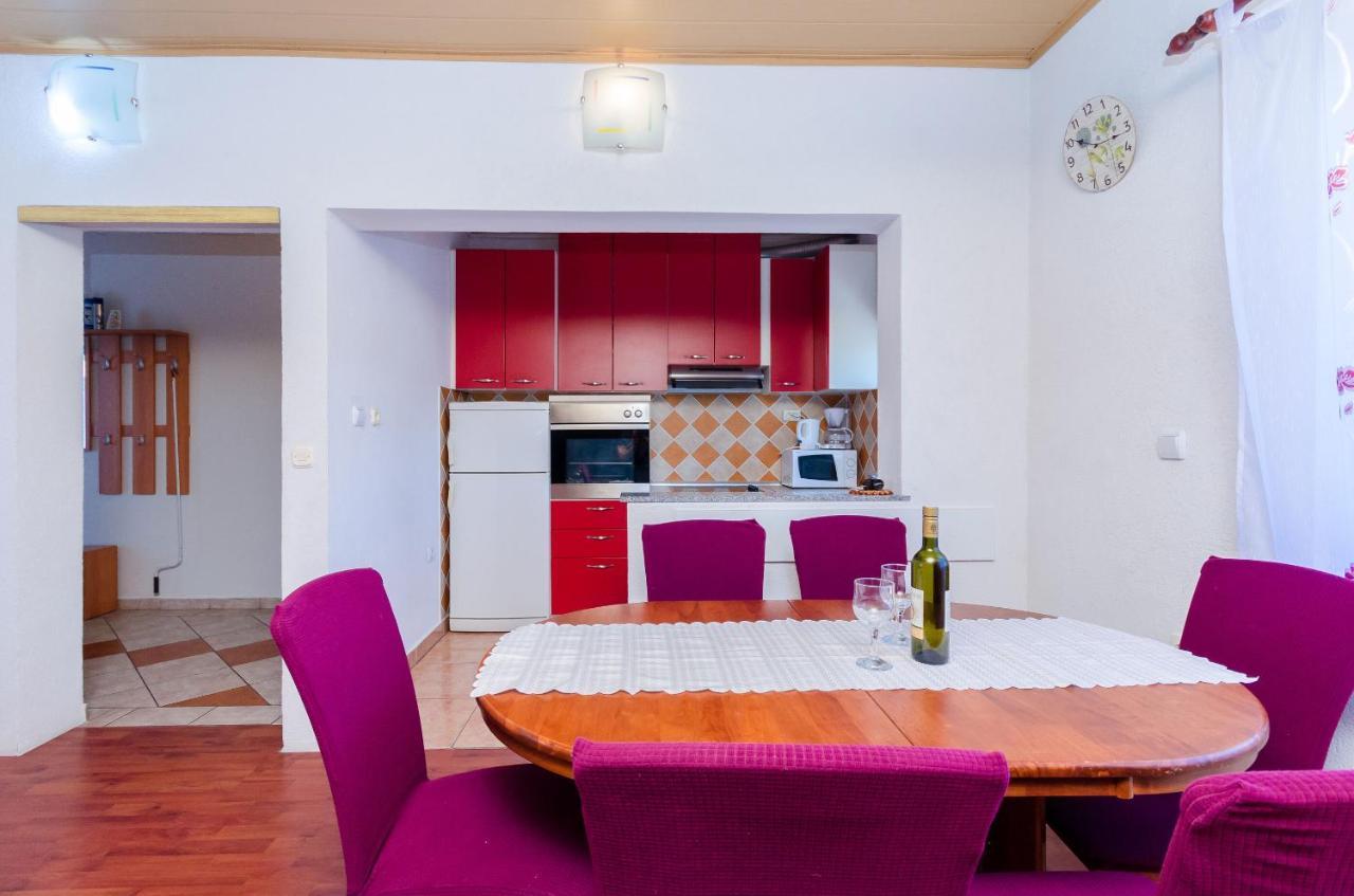 לופאר Apartments Albina מראה חיצוני תמונה