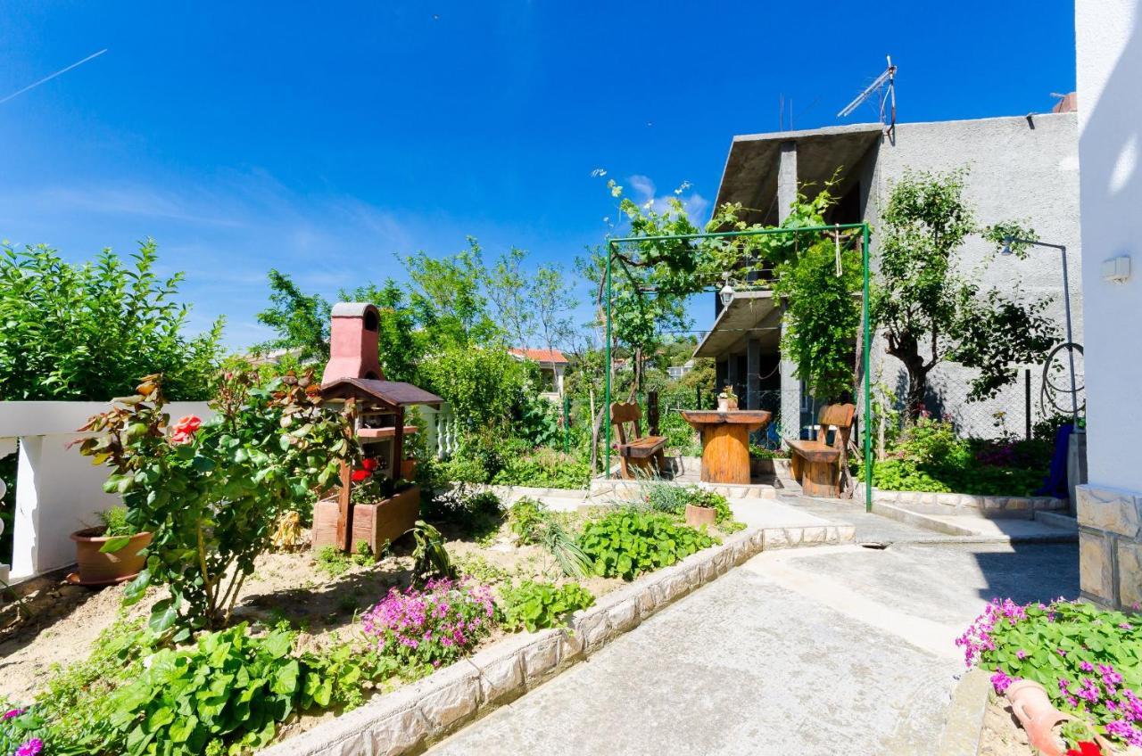 לופאר Apartments Albina מראה חיצוני תמונה