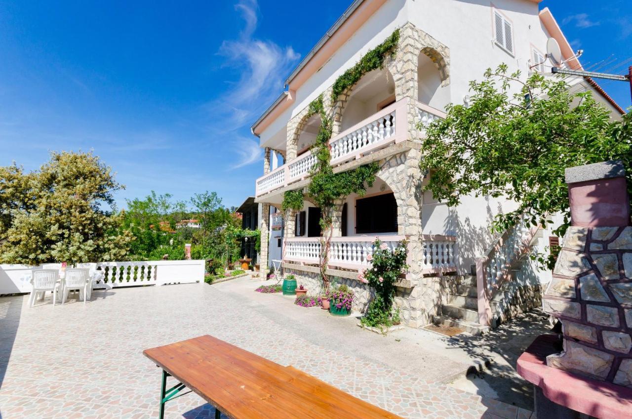 לופאר Apartments Albina מראה חיצוני תמונה