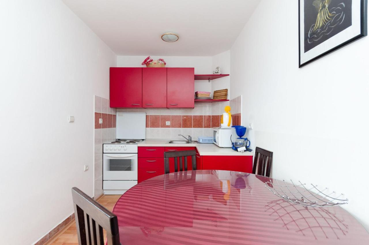 לופאר Apartments Albina מראה חיצוני תמונה