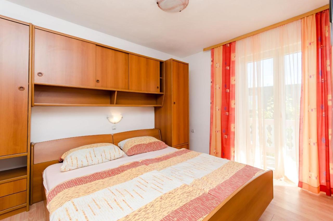 לופאר Apartments Albina מראה חיצוני תמונה