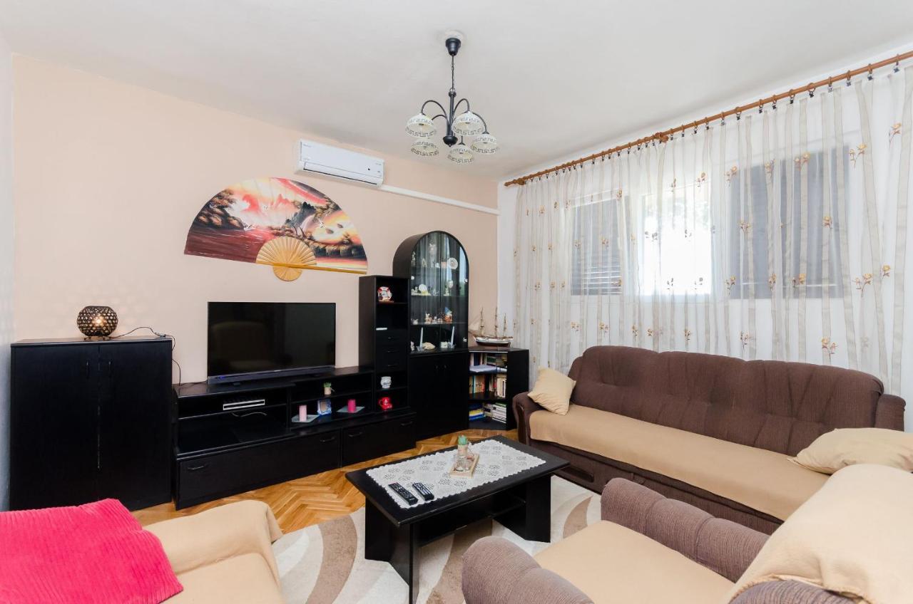 לופאר Apartments Albina מראה חיצוני תמונה