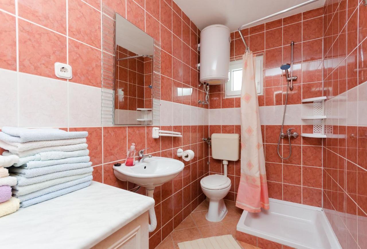 לופאר Apartments Albina מראה חיצוני תמונה