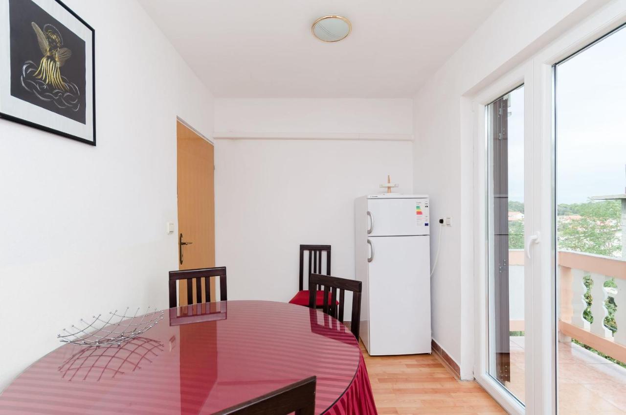 לופאר Apartments Albina מראה חיצוני תמונה