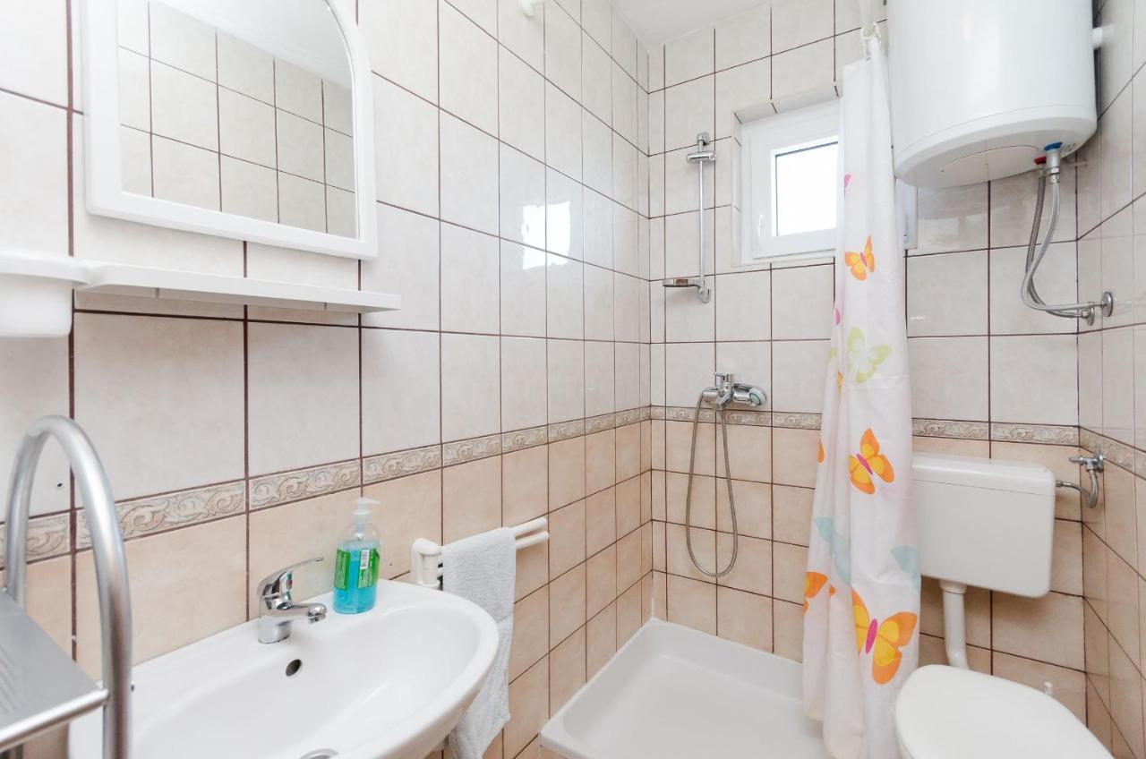 לופאר Apartments Albina מראה חיצוני תמונה