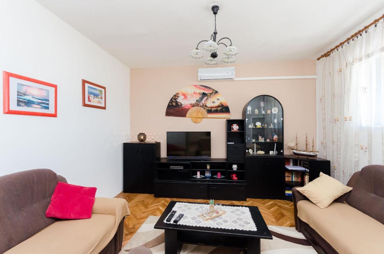 לופאר Apartments Albina מראה חיצוני תמונה