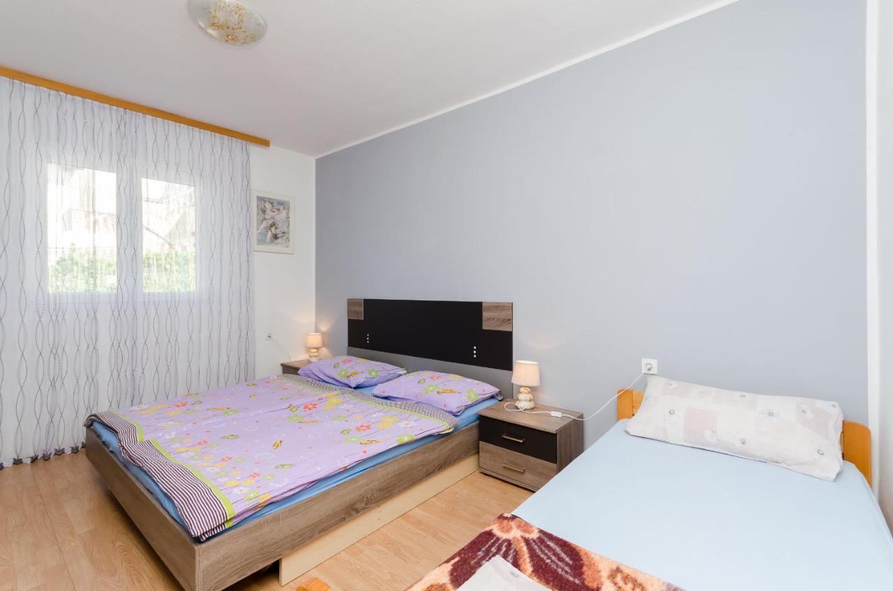 לופאר Apartments Albina מראה חיצוני תמונה