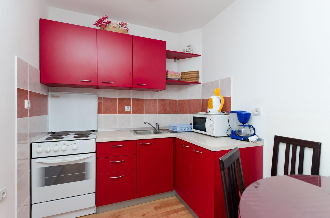 לופאר Apartments Albina מראה חיצוני תמונה