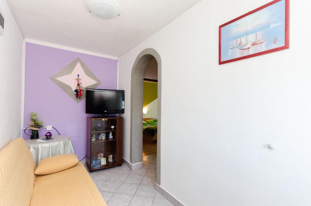 לופאר Apartments Albina מראה חיצוני תמונה