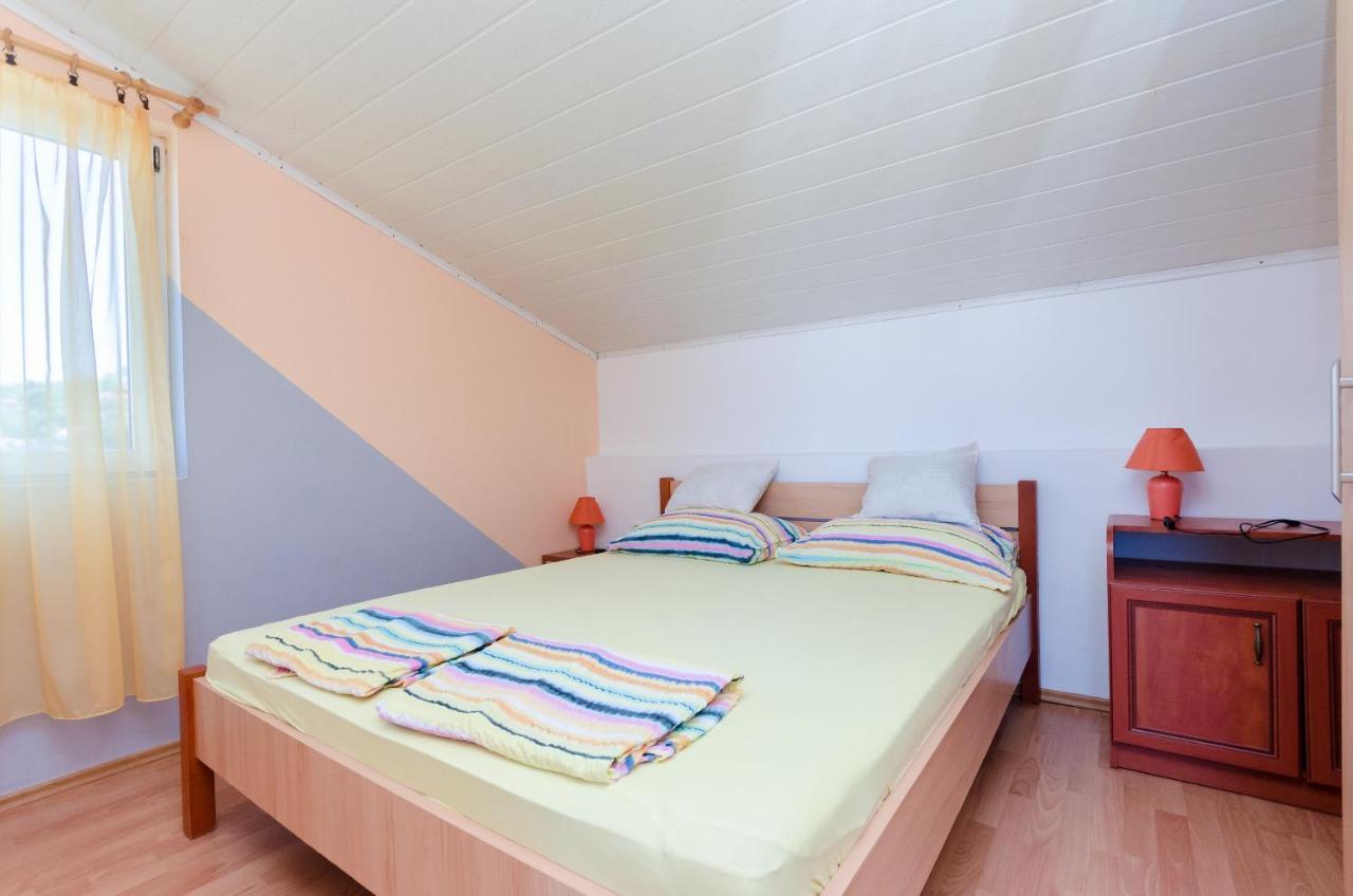 לופאר Apartments Albina מראה חיצוני תמונה
